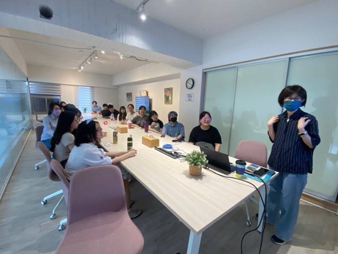 吳欣儒組長進行簡報說明